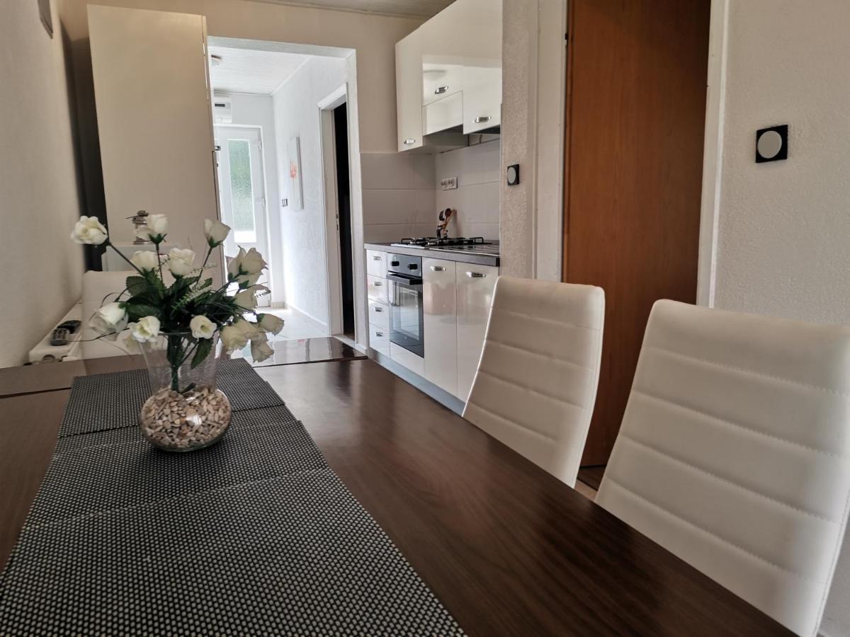 Apartments Dumencic Rab Mundanije Eksteriør billede