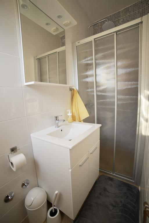 Apartments Dumencic Rab Mundanije Eksteriør billede
